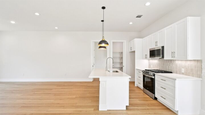 Property Photo:  106 W Fawnridge Drive 1  TX 78753 