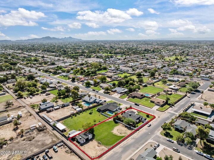 Property Photo: 5244 W Waltann Lane AZ 85306