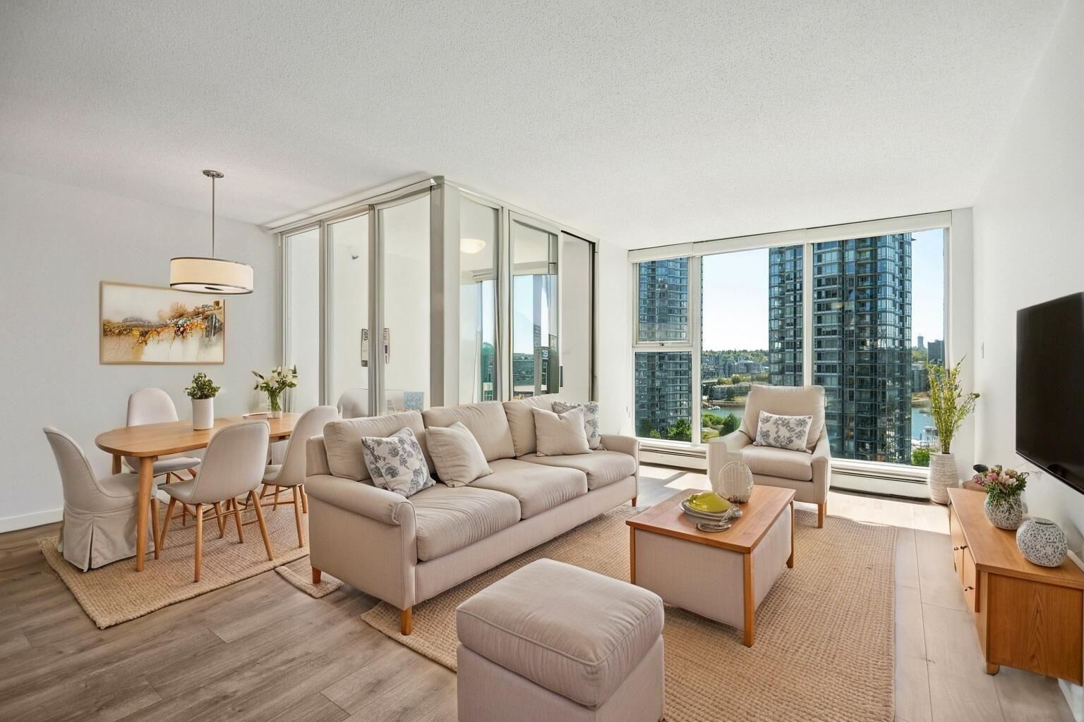 Property Photo: 1009 Expo Boulevard 1606 BC V6Z 2V9