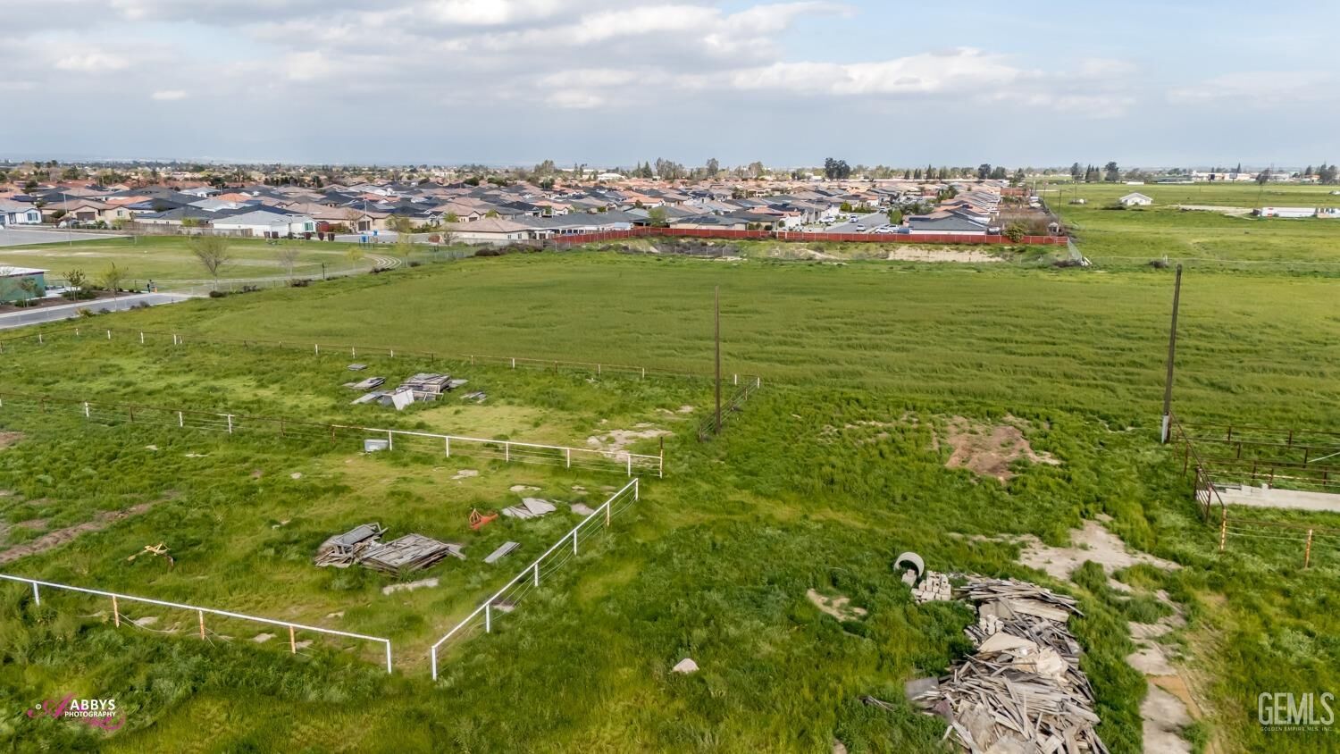 Property Photo:  3044 Emerson Way  CA 93313 