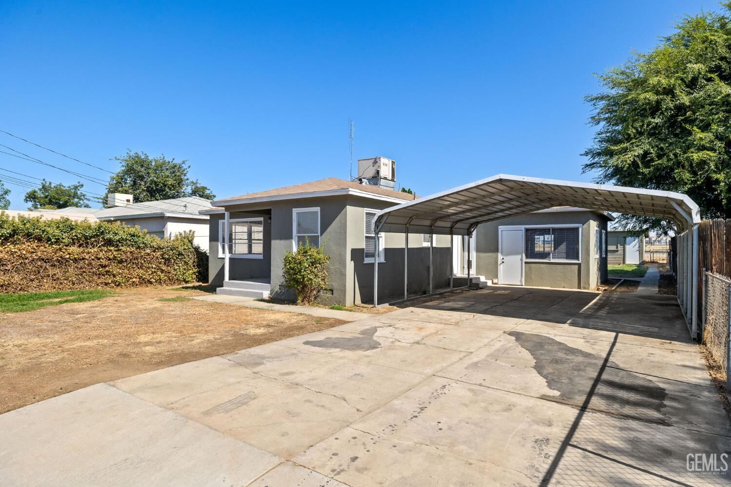 Property Photo: 1014 Castaic Avenue CA 93308