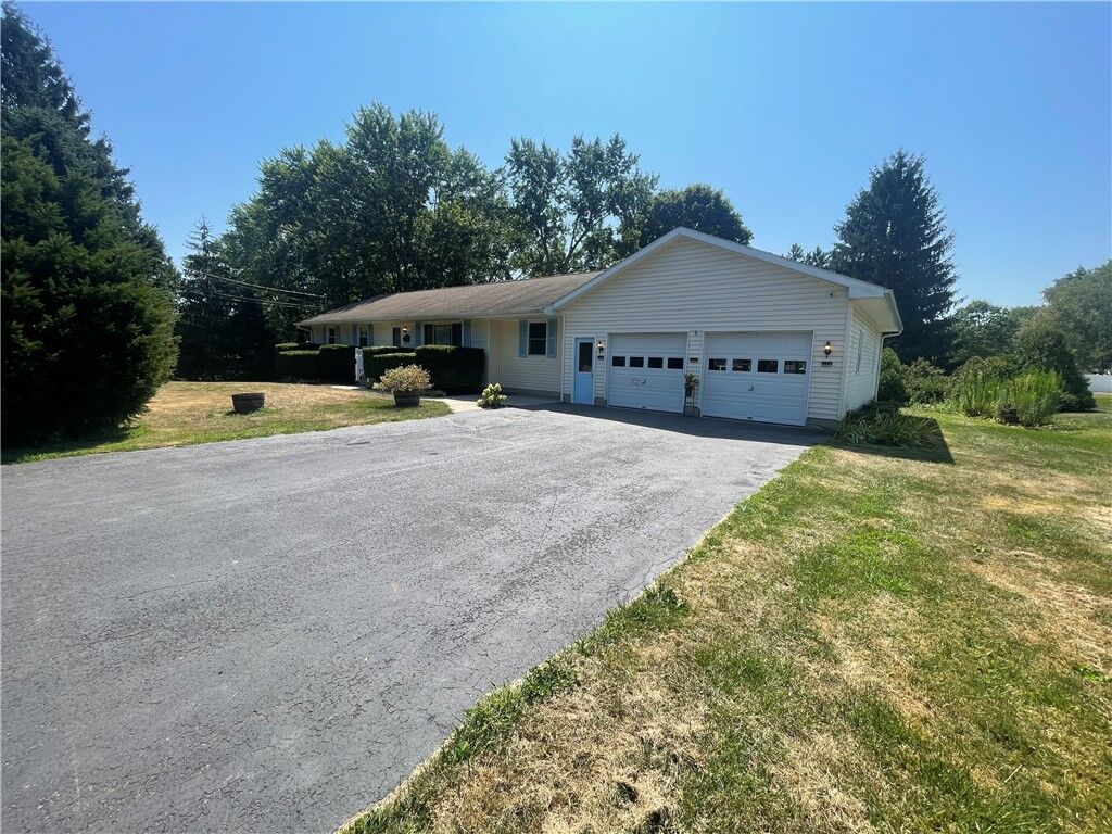 Property Photo:  102 Norris Drive  NY 13165 