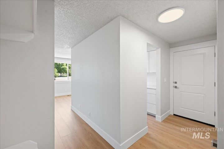 Property Photo:  1309 W Maple Ave  ID 83642 