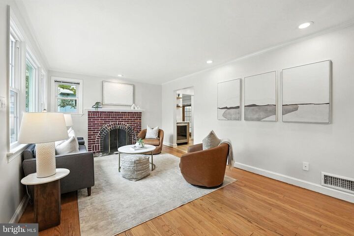 Property Photo: 624 S Quincy Street VA 22204