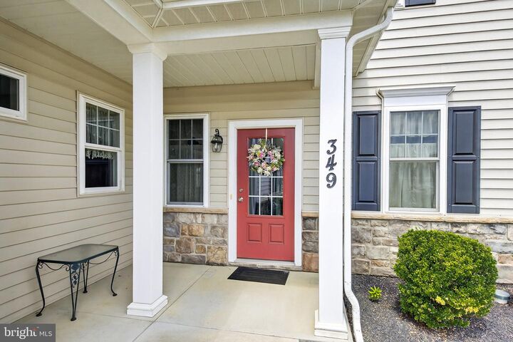 Property Photo:  349 Pin Oak Drive  PA 17543 