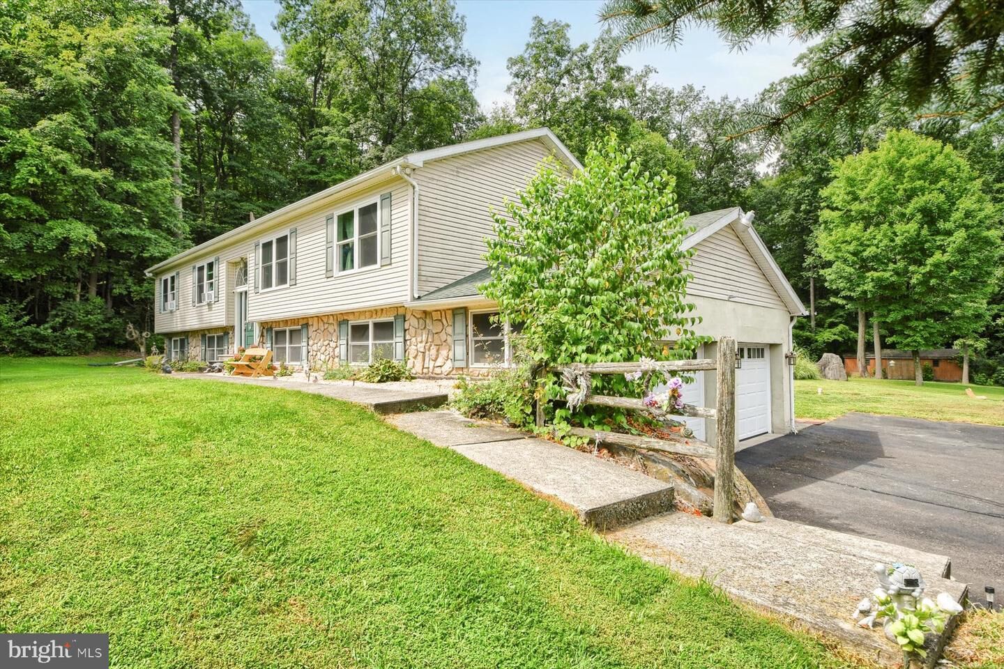 Property Photo:  1021 Anna Lane  PA 18960 