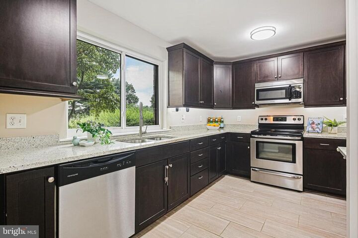 Property Photo:  6924 Knighthood Lane  MD 21045 