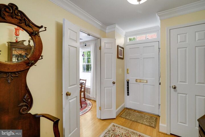 Property Photo: 1142 N Pitt Street N VA 22314
