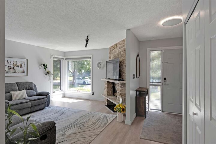 Property Photo:  47 Pately Crescent  MB R2N 2T9 