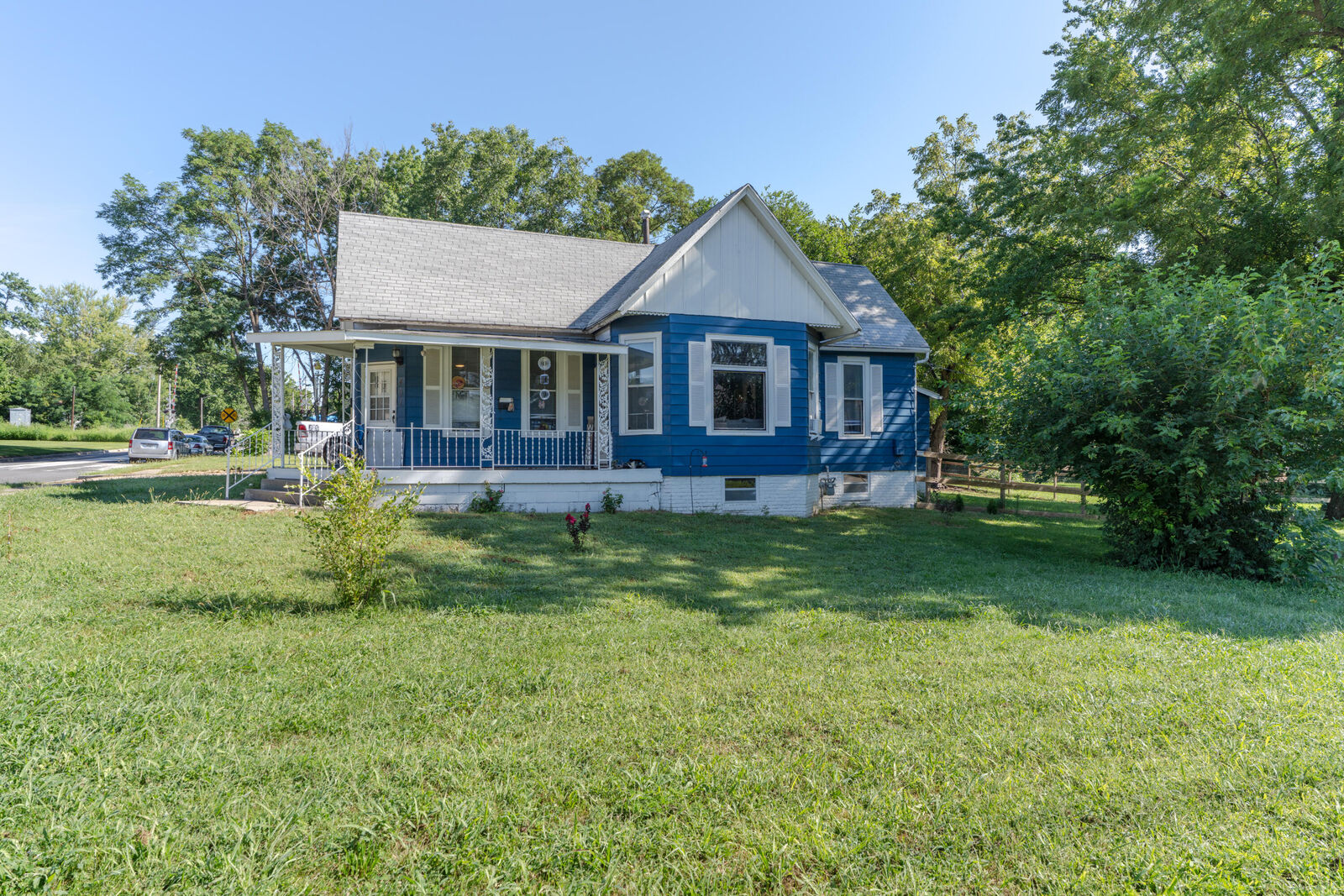 Property Photo: 401 E Rollins St MO 65270