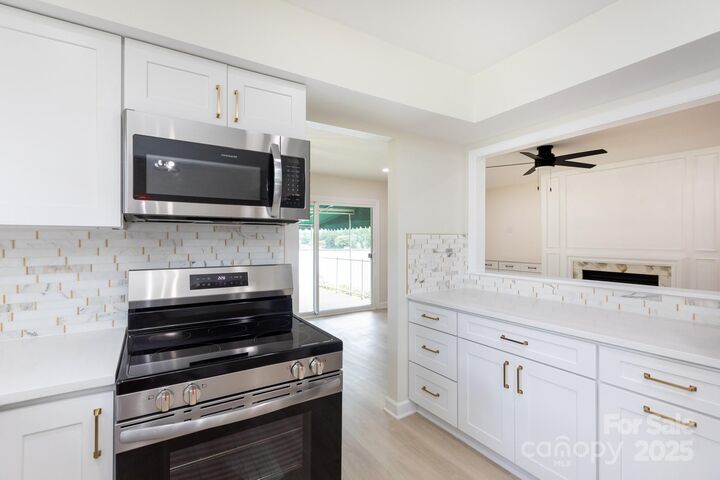 Property Photo:  8356 Meadow Lakes Drive  NC 28210 
