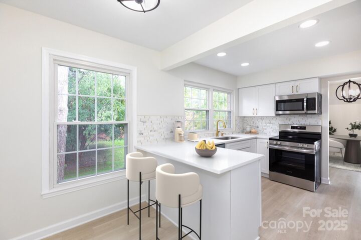Property Photo:  8356 Meadow Lakes Drive  NC 28210 