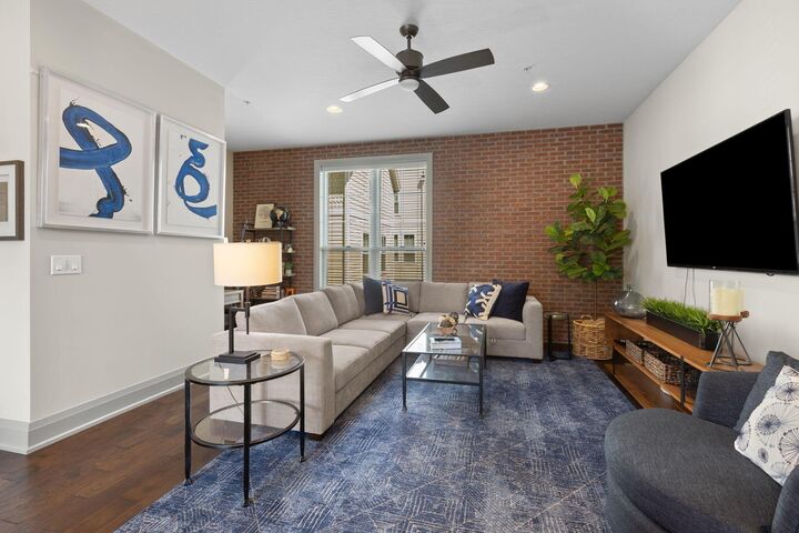 Property Photo: 998 Ewing Alley OH 43201