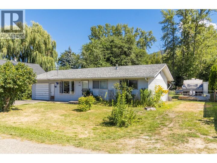 Photo de la propriété:  7050 54 Street Northeast  BC V0E 1K0 
