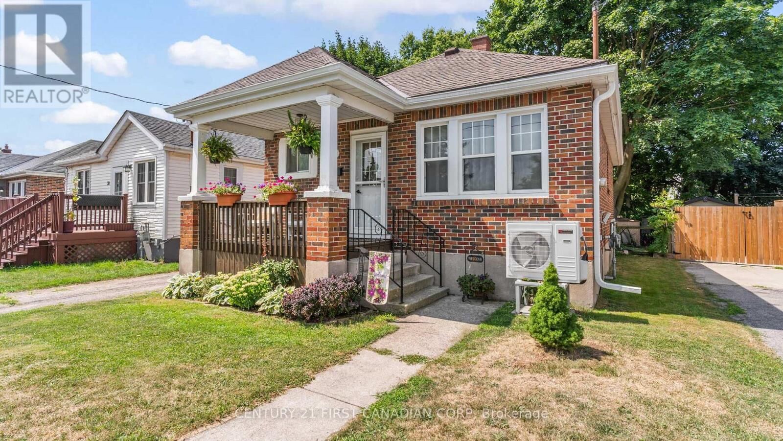 Property Photo: 33 Tennyson Street ON N5Z 2K6