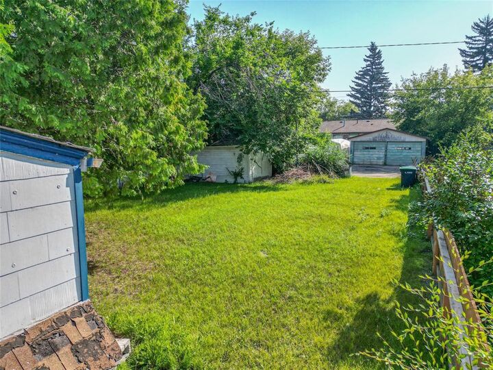 Property Photo:  1115 8th Street  MB R7A 3Z1 