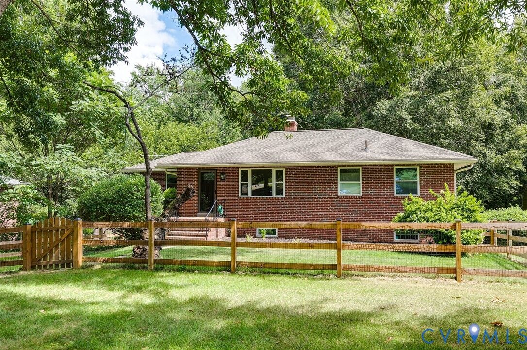 Property Photo:  6315 Shadybrook Lane  VA 23224 