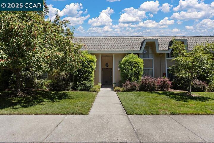 Property Photo: 3434 Tice Creek Dr 5 CA 94595