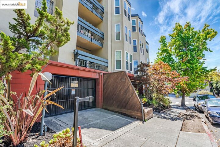Property Photo:  500 Vernon St 110  CA 94610 