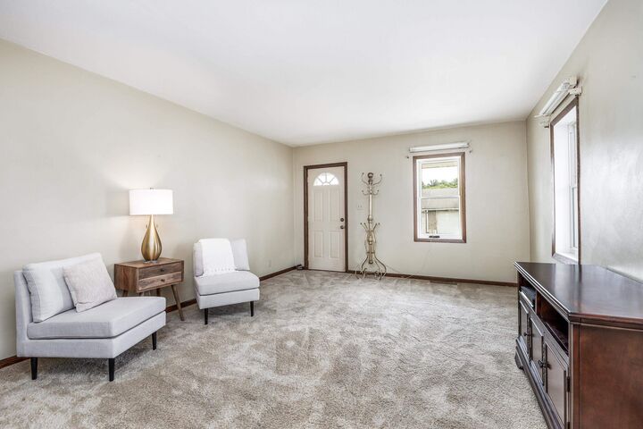 Property Photo:  2915 White Street  IA 52001 