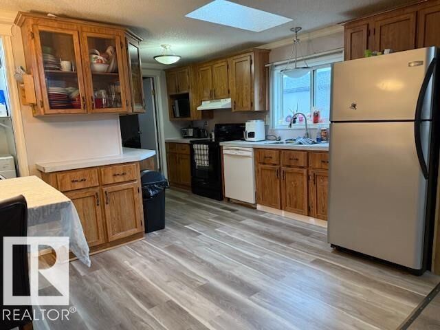 Property Photo:  1376 Lakeview Road  AB T8H 1L5 
