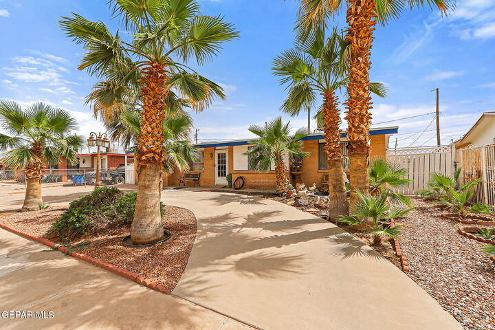 Property Photo:  8204 Valle Sonata Way  TX 79907 