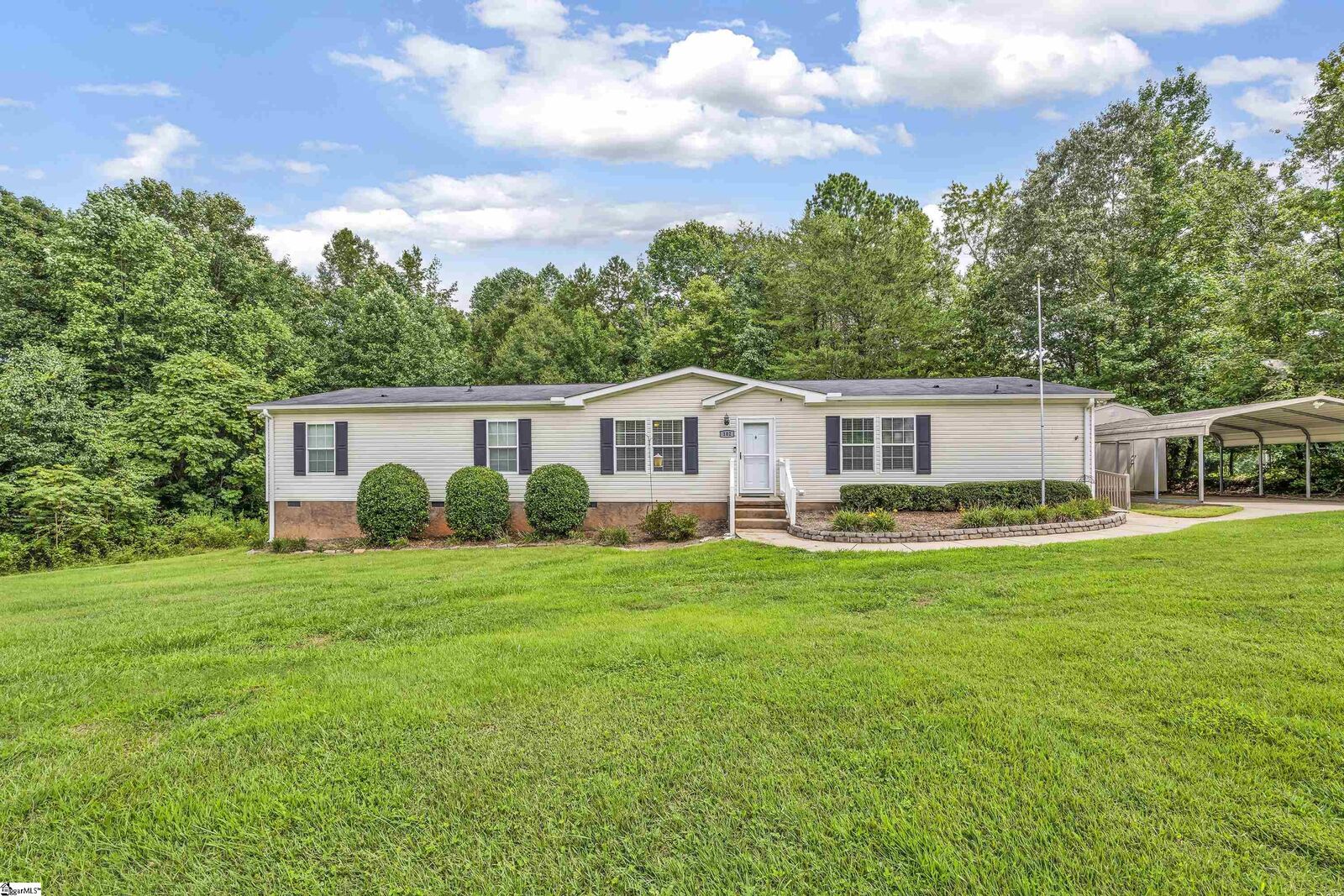 Property Photo: 102 Horseback Way SC 29690
