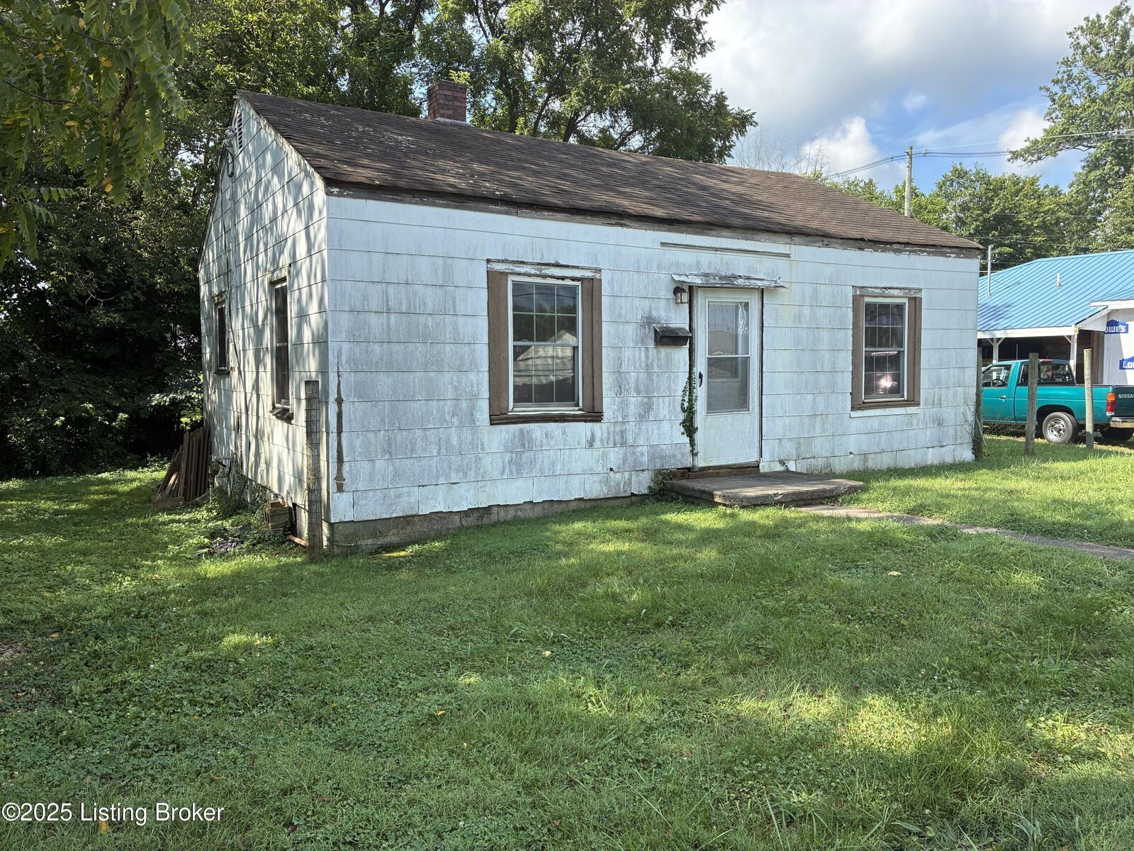 Property Photo:  1204 Park St  KY 40065 