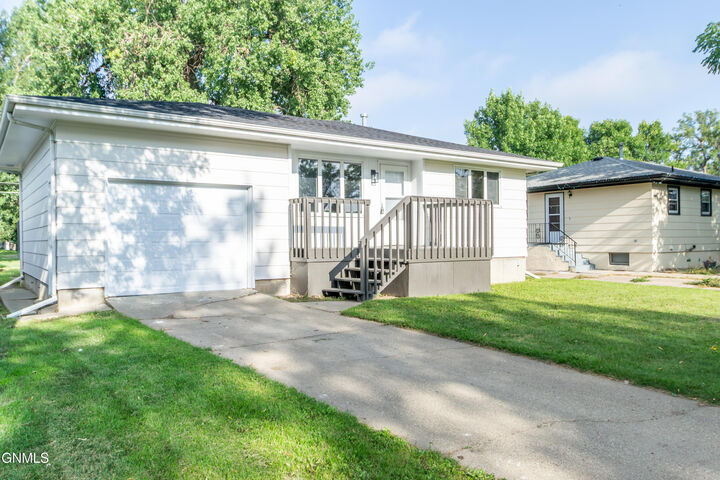 213 3rd Avenue SW  Mandan ND 58554 photo