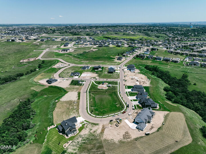 Property Photo: 2614 Frisco Way ND 58503