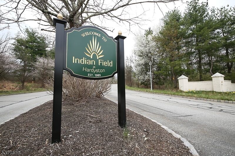 Property Photo:  31 Meadow Pond Rd  NJ 07419 