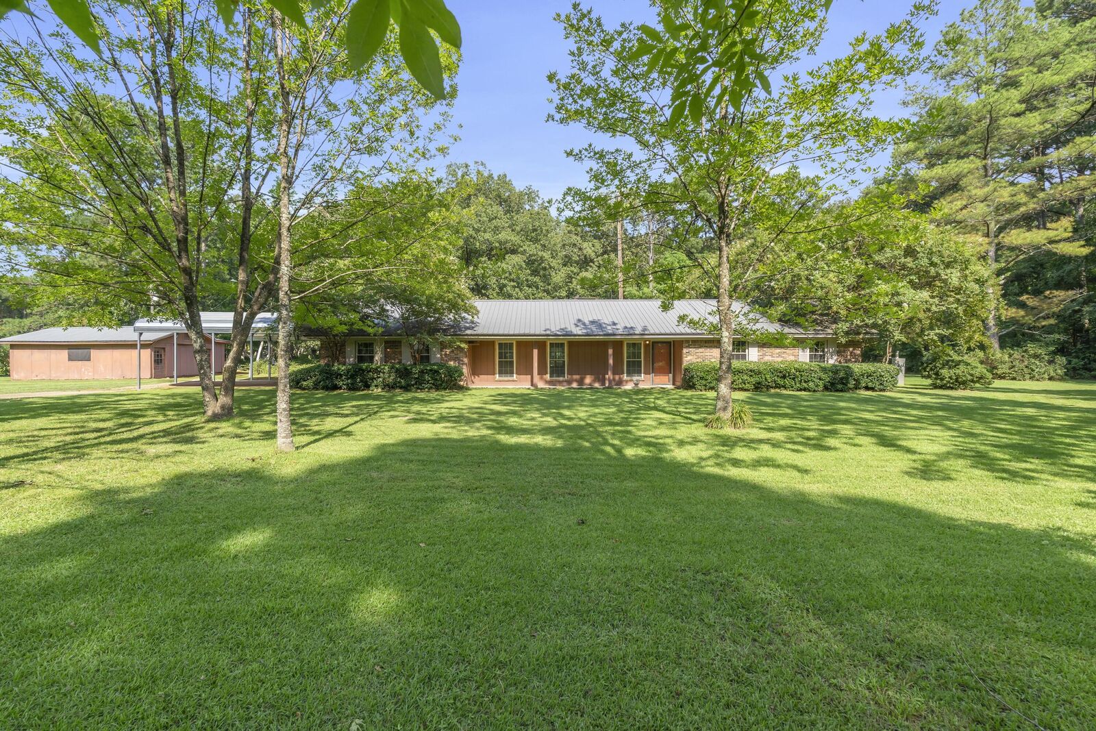 Property Photo:  313 Prisock Rd  MS 39759 