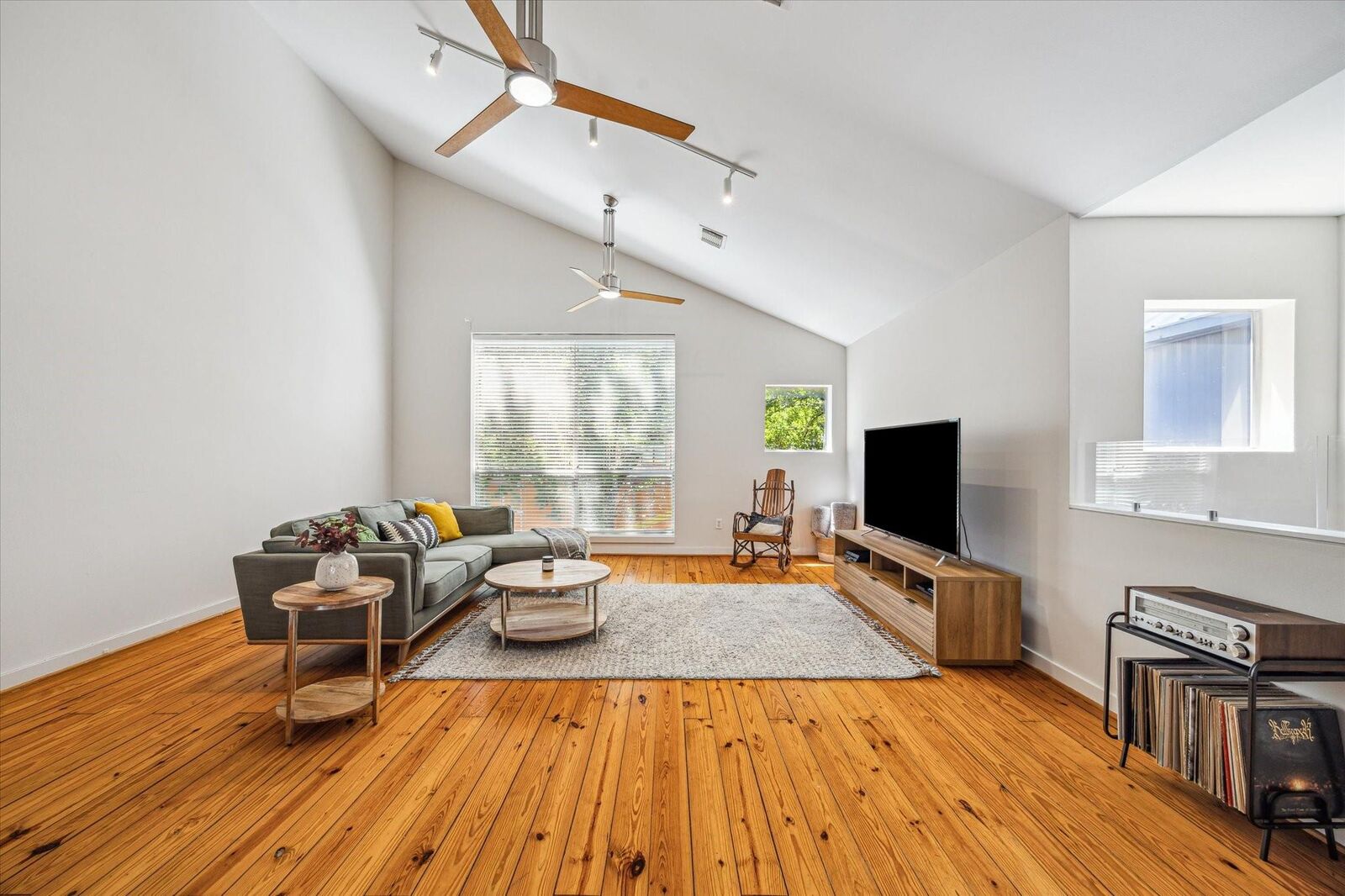 Property Photo:  2720 La Branch Street  TX 77004 