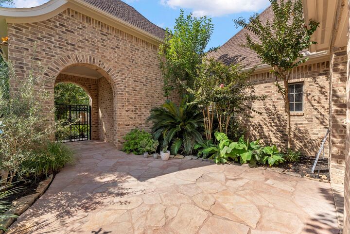 Property Photo:  42 S Mews Wood Court  TX 77381 