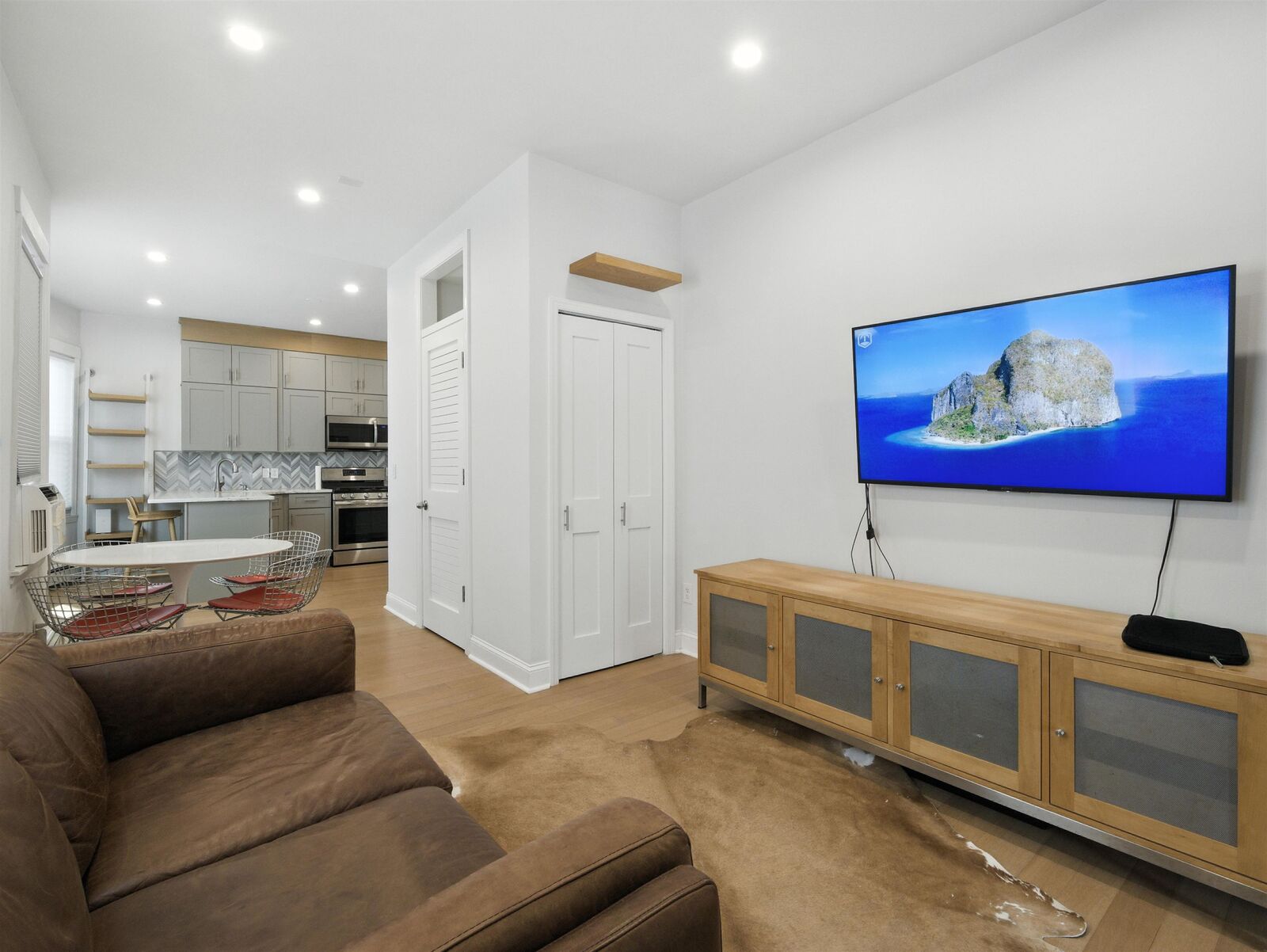 Property Photo:  18 Charles St 1  NJ 07307