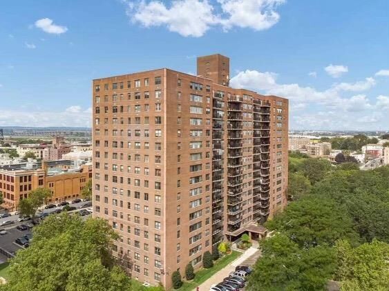 Property Photo:  225 St Pauls Ave 17B  NJ 07306 