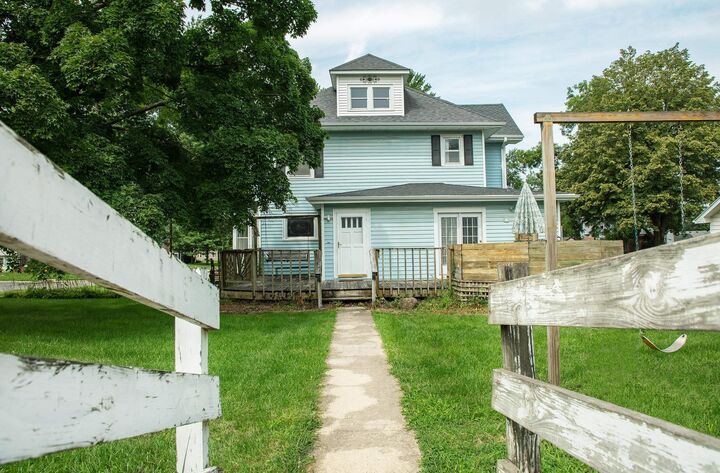 Property Photo: 303 Jefferson Street IA 50643