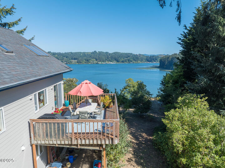 Property Photo: 1210 SE 36th Street OR 97366