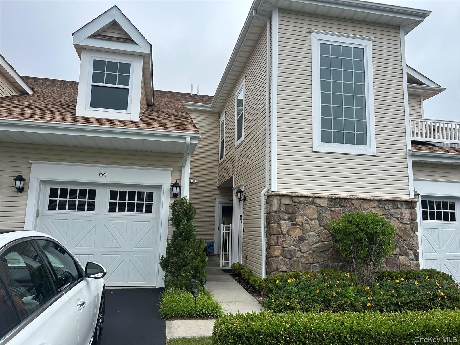Property Photo:  64 Greentree Court  NY 11967 