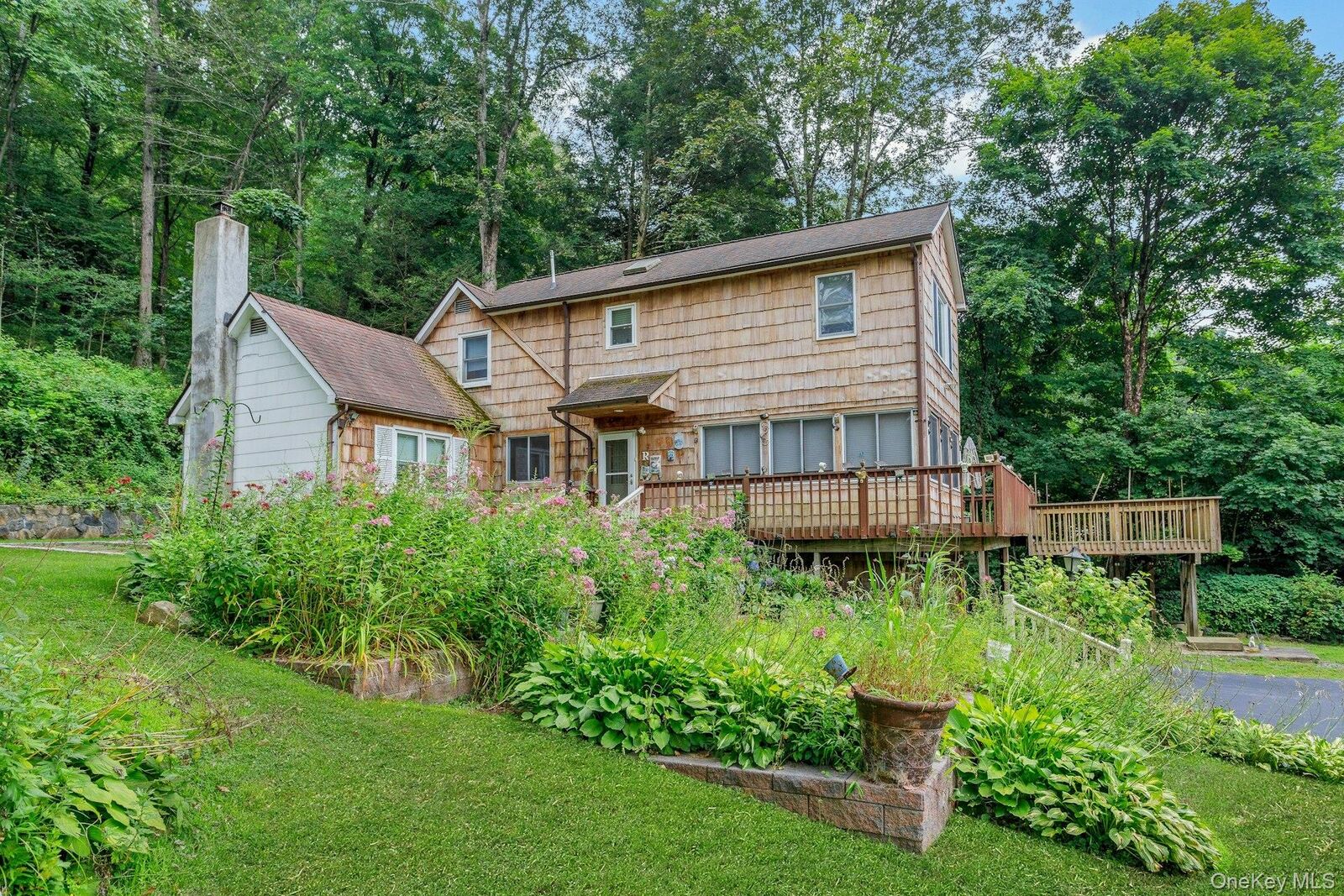 Property Photo:  934 Peekskill Hollow Road  NY 10579 