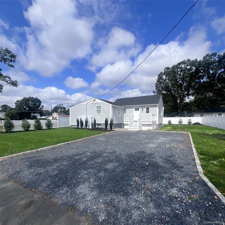 511 Spruce Street  North Babylon NY 11703 photo