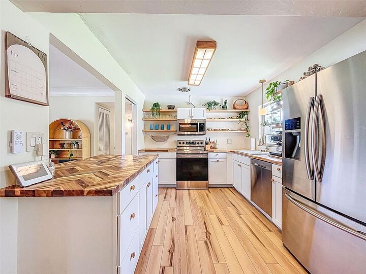 Property Photo: 6370 23rd Avenue N FL 33710