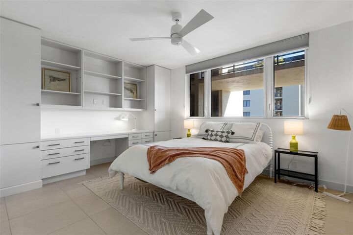 Property Photo: 1055 Gulf Of Mexico Drive 305 FL 34228