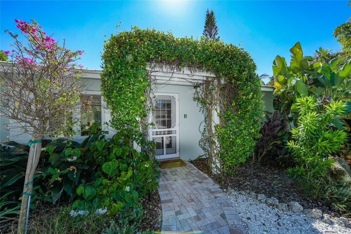 Property Photo:  207 Peacock Lane  FL 34217 