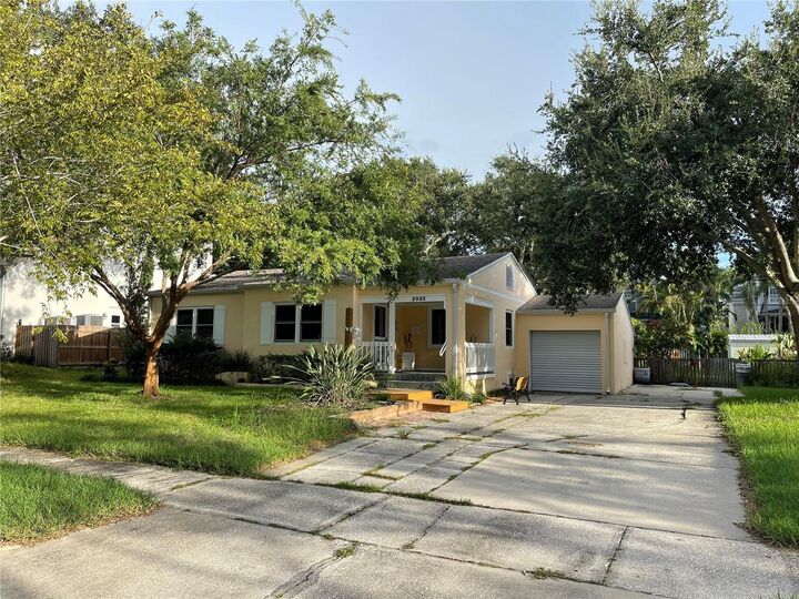 Property Photo: 2922 W Coachman Avenue FL 33611