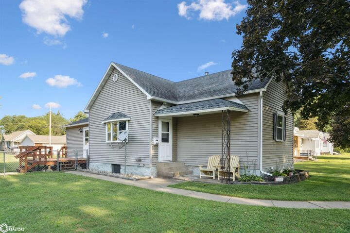Property Photo: 1409 S Leebrick Street IA 52601