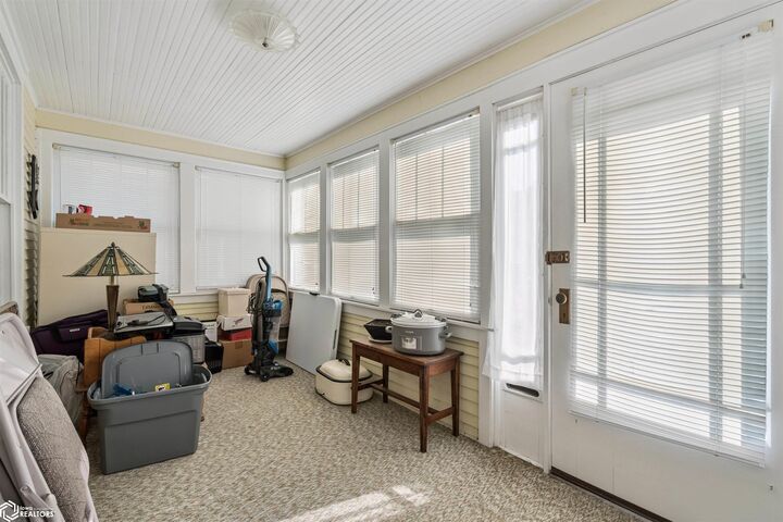 Property Photo: 169 S Central Avenue IA 52601