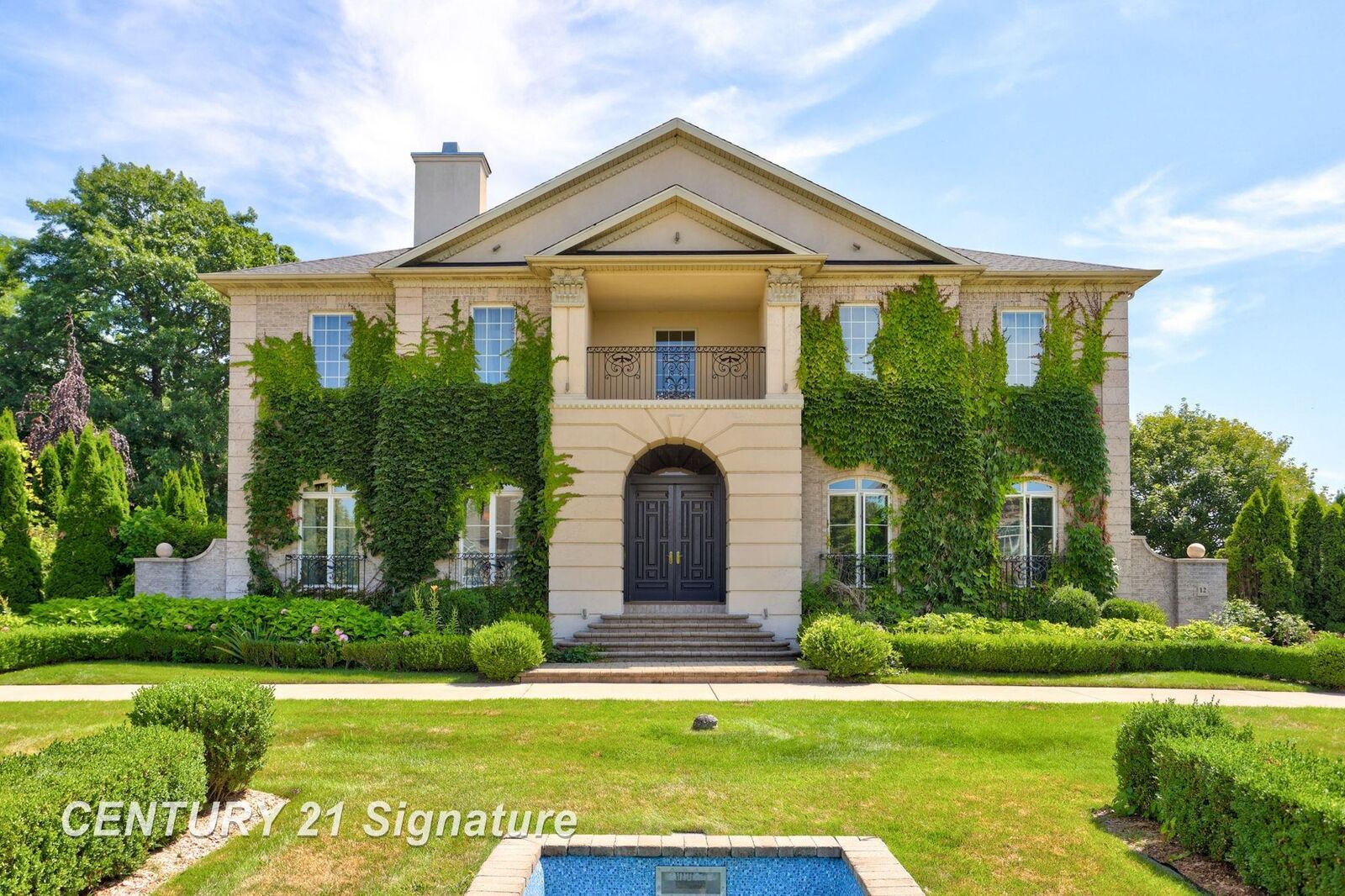 Property Photo: 12 Woodshire Drive MI 48623