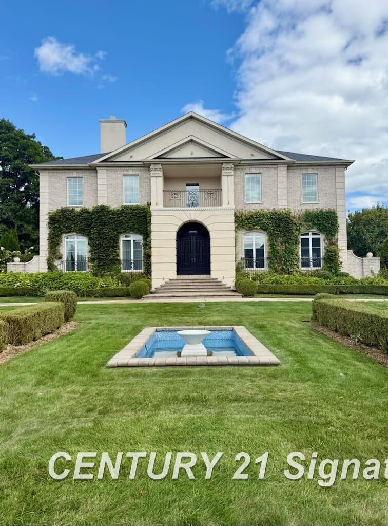 Property Photo:  12 Woodshire Drive  MI 48623 