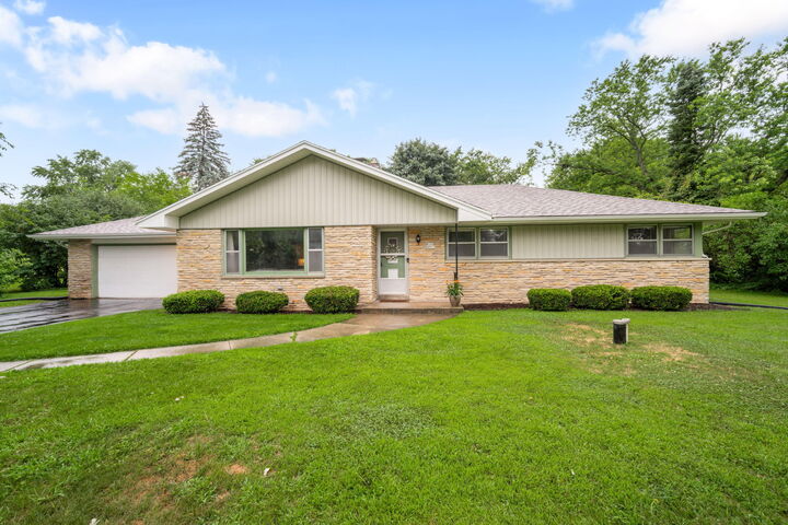 W199n9511 Wellington Dr  Menomonee Falls WI 53051 photo